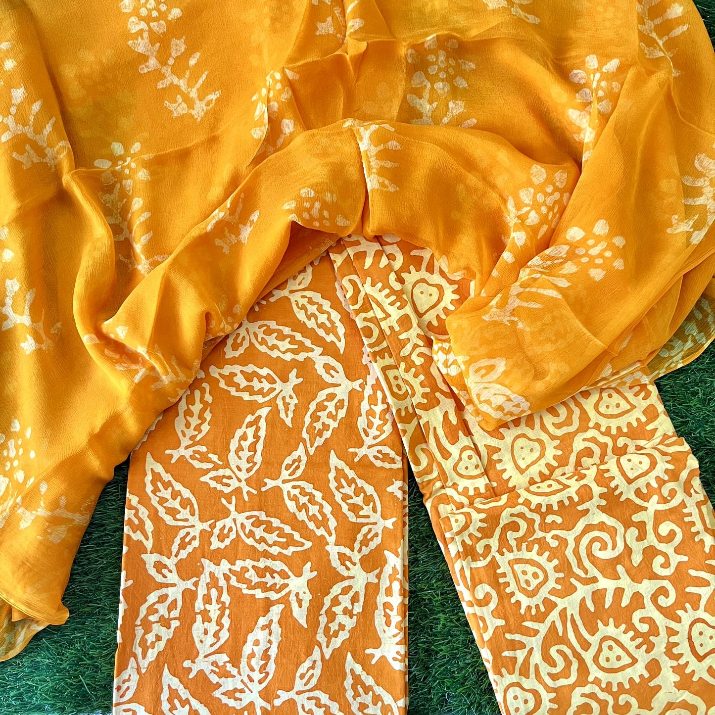 Pure Cotton Unstitched Suit With Chiffon Dupatta