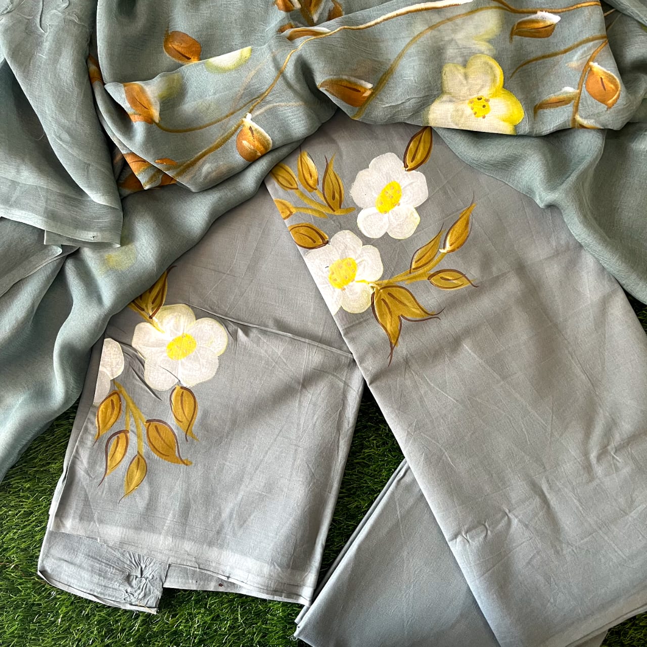 Pure Cotton Unstitched Suit With Chiffon Dupatta