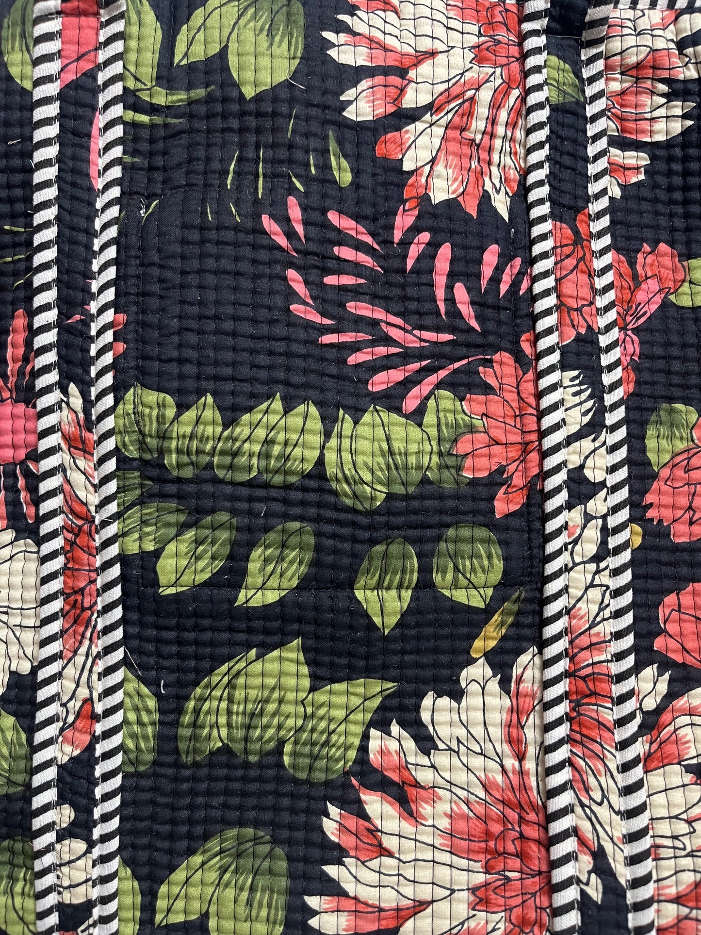 The Petal Story Tote (With Zipper)